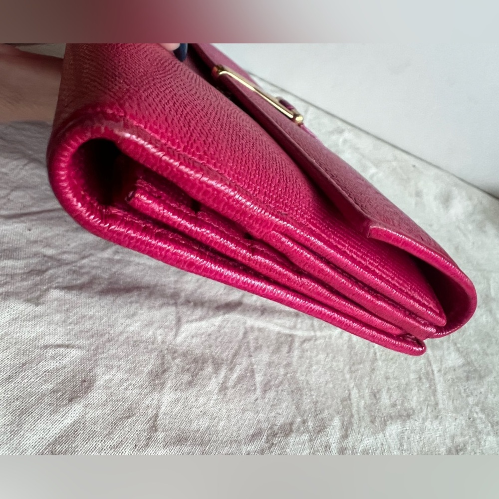 Saint Laurent Textured Calfskin Classic Y Ligne Continental Fuchsia Card Wallet - Picture 7 of 11